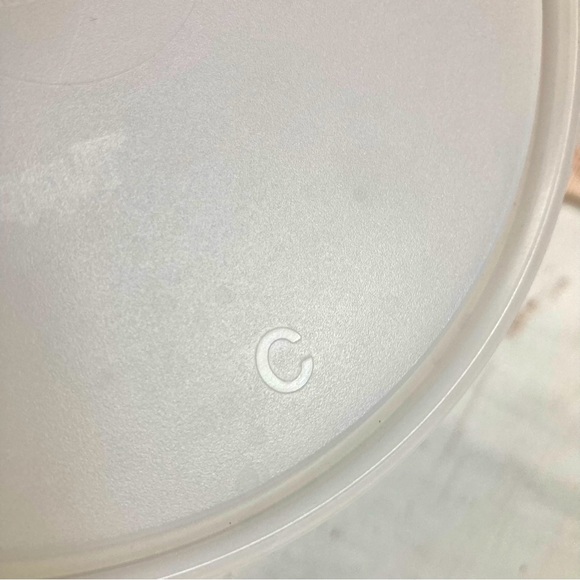 Tupperware #2541A-9 C Clear Seal With Butterfly Tabs Replacement Part - Picture 5 of 5